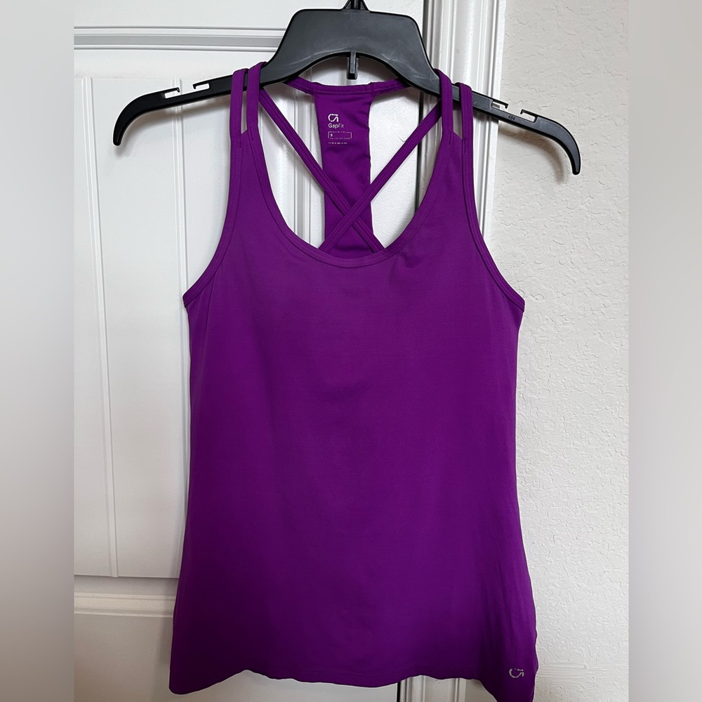 GapFit Crisscross Back Tank w/built-in bra